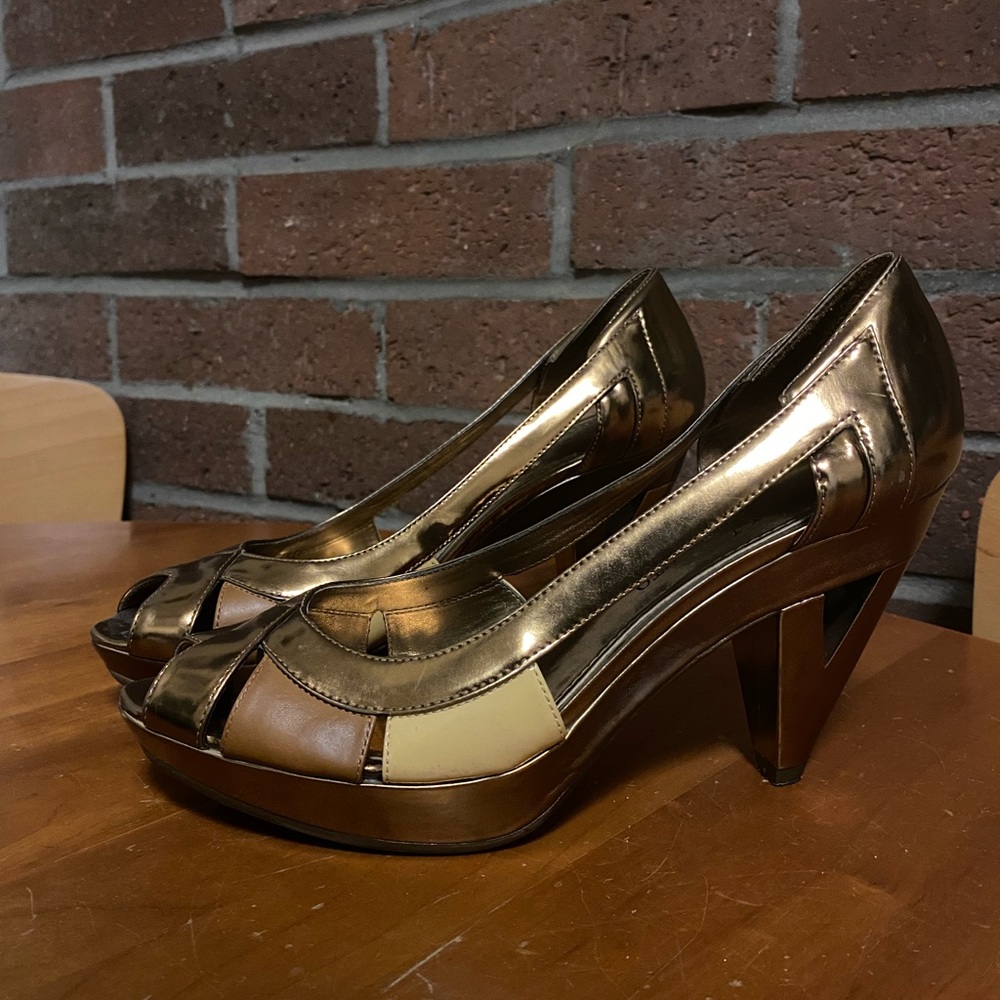 Vince Camuto bronze heeled shoes. Size 8.